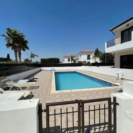 Seaview Holiday House *
